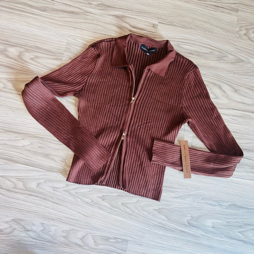 (M) long sleeve ribbed brown top